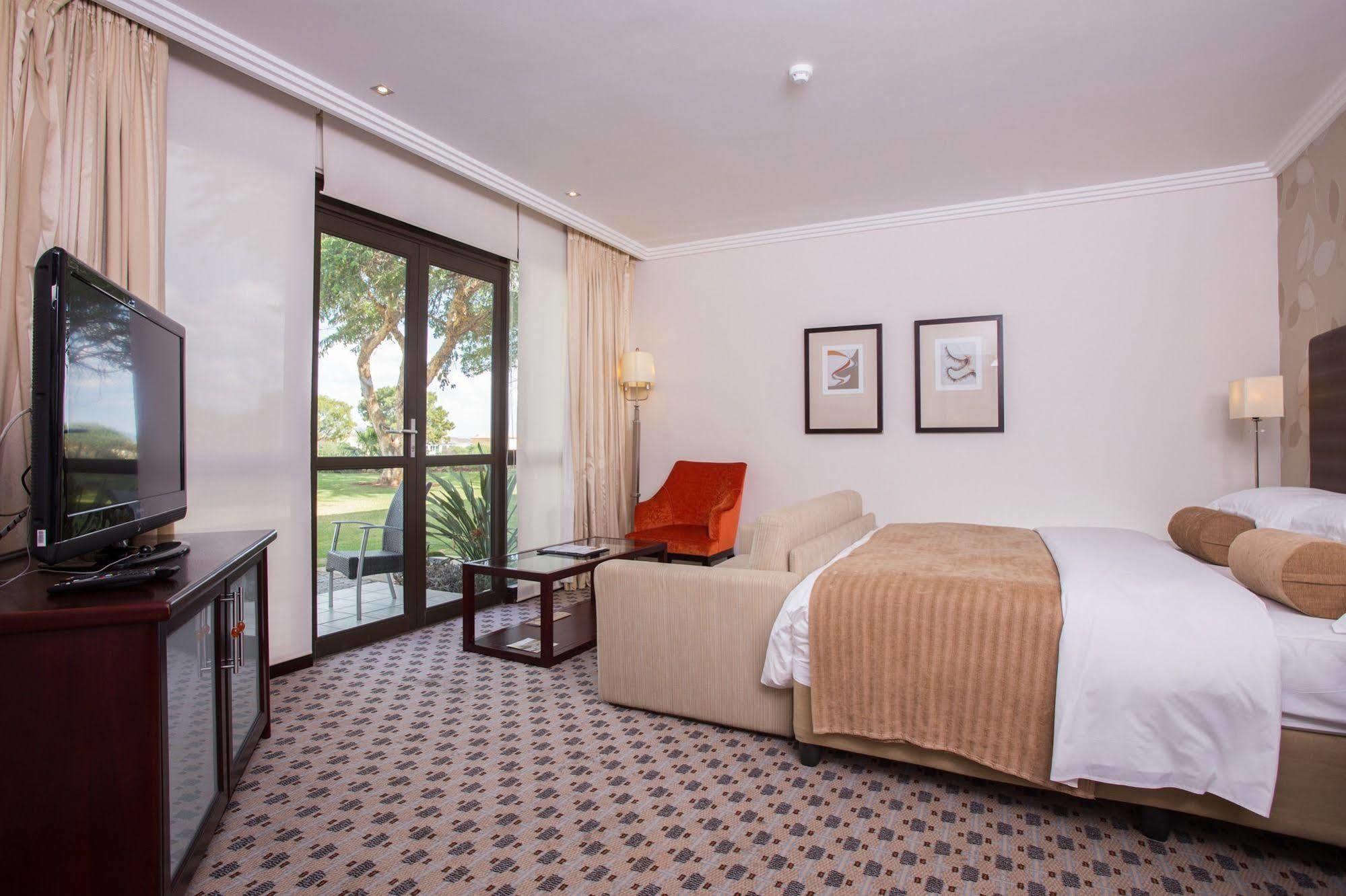 Phakalane Golf Estate Hotel Resort Gaborone Exterior foto