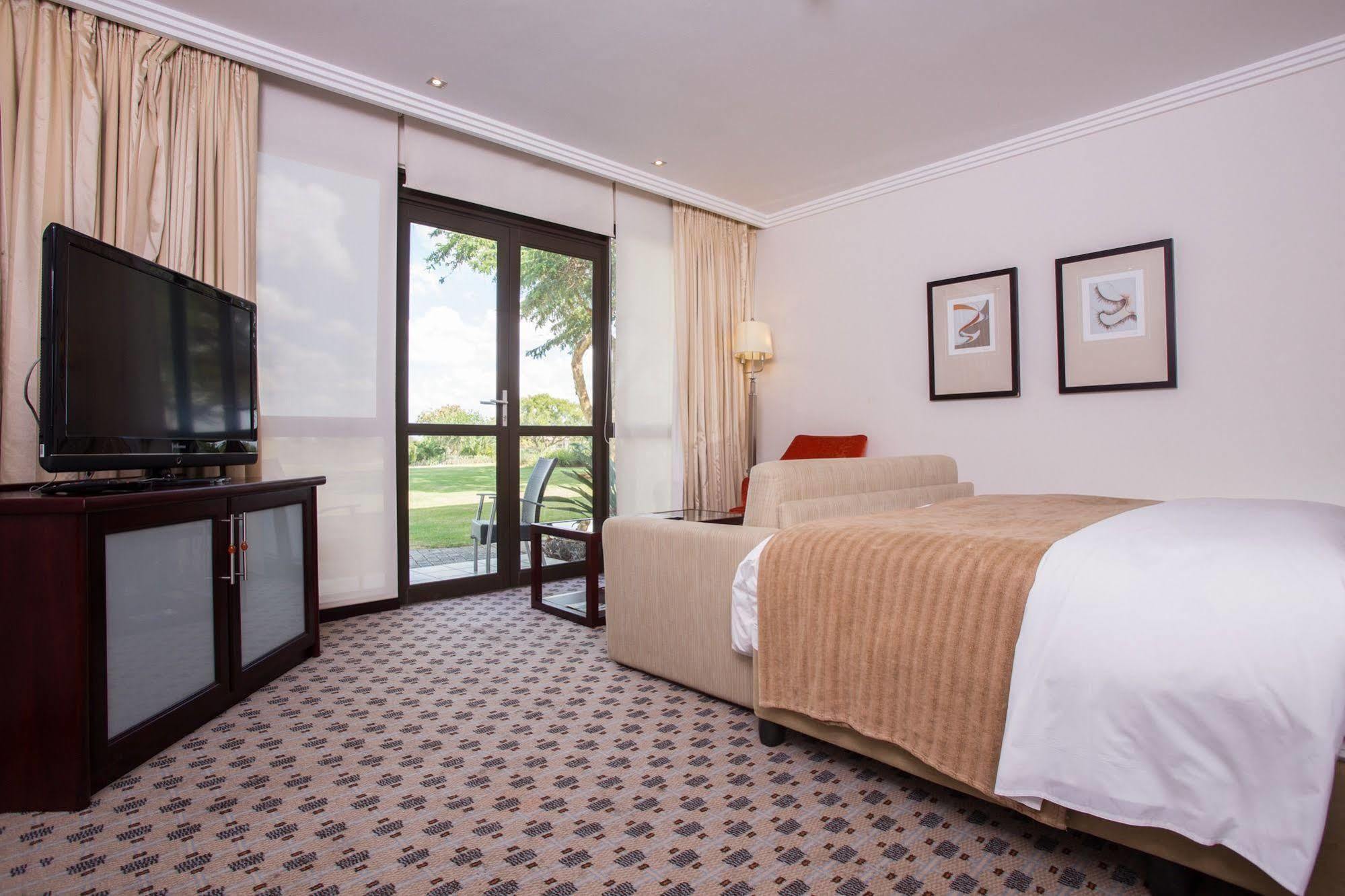 Phakalane Golf Estate Hotel Resort Gaborone Exterior foto